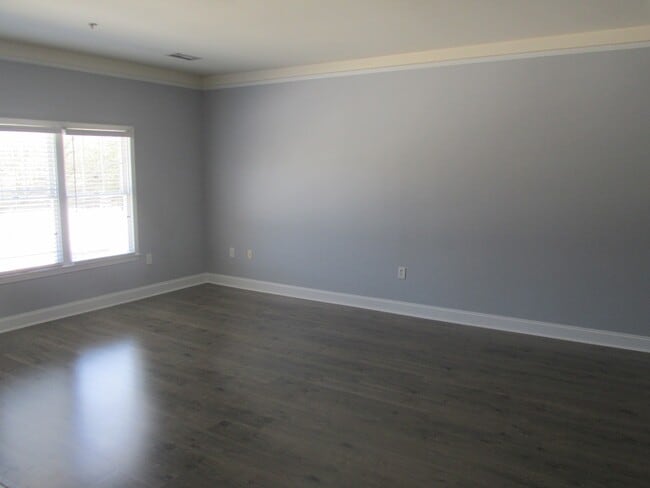 Building Photo - 400 Clarice Ave