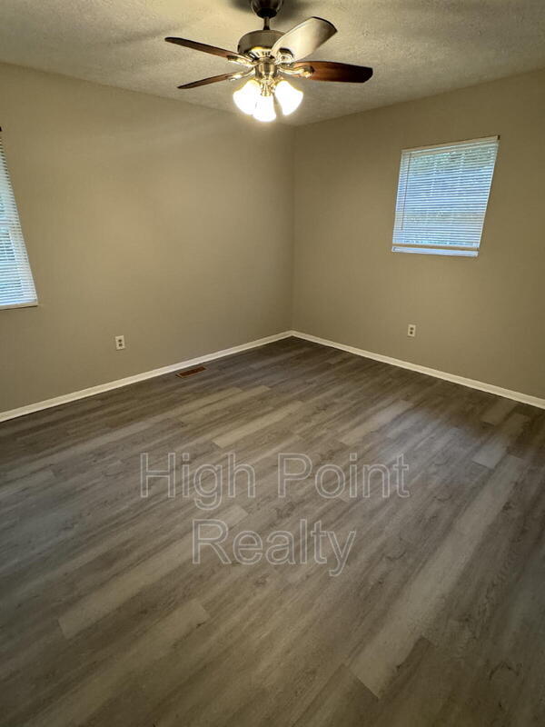 Foto del edificio - 311 Coleman Ln