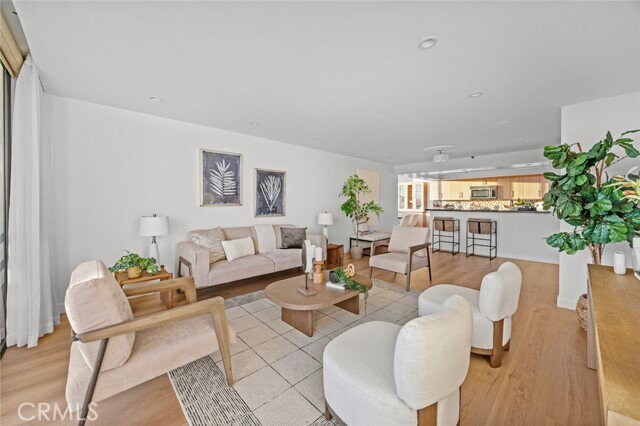 Foto del edificio - 343 Pioneer Dr