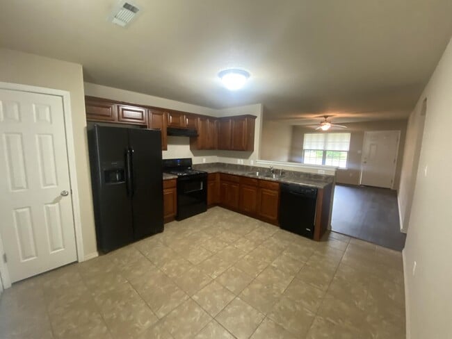 Building Photo - 1912 Willow Oak Dr