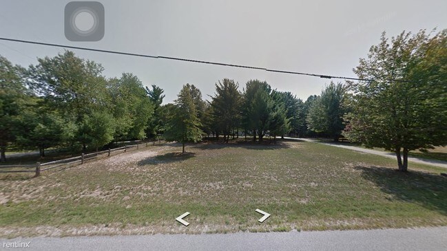 Building Photo - 545 E Sternberg Rd