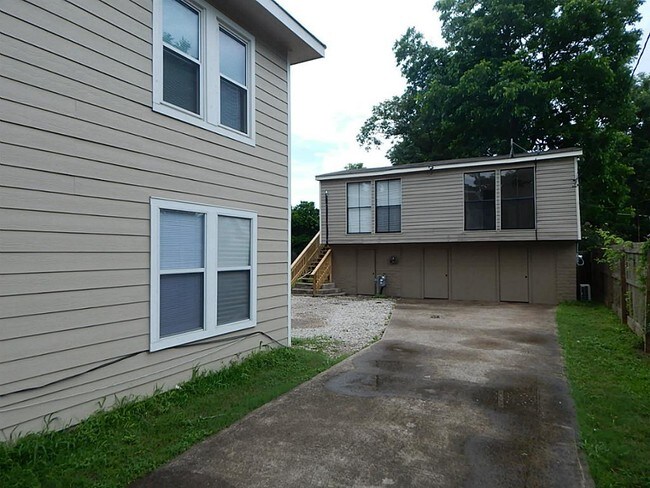 Building Photo - 5606 Robertson St