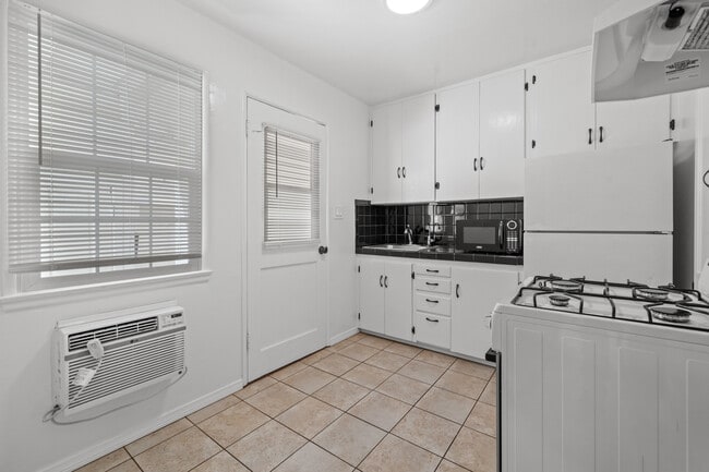 Building Photo - 1403 Brockton Ave