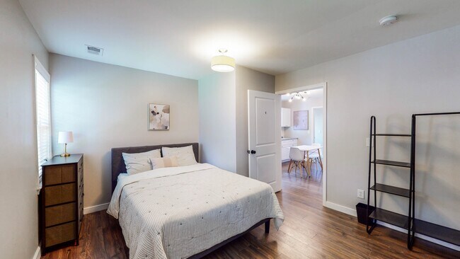 Foto del edificio - 2052 Baker Rd NW