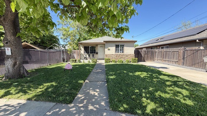 ALF OFF One Month’s Rent! Updated 3BR Home with Garage & Yard – Prime Sacramento Location