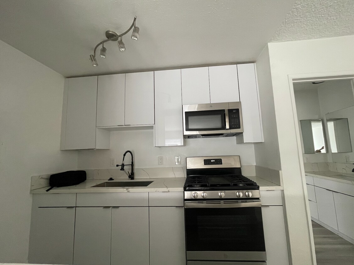 Building Photo - 6554 La Mirada Ave