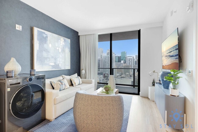 Building Photo - 601 NE 1st Ave