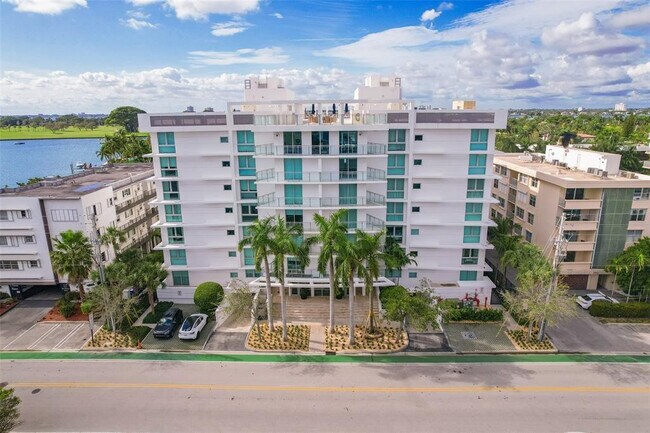 Foto del edificio - 9400 W Bay Harbor Dr