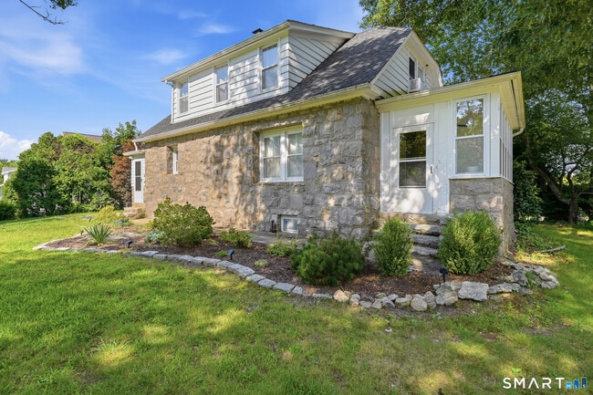 Building Photo - 1 E Lake Dr
