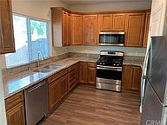 Building Photo - BEAUTIFUL  3  BEDROOM 2 BATH  HOME!