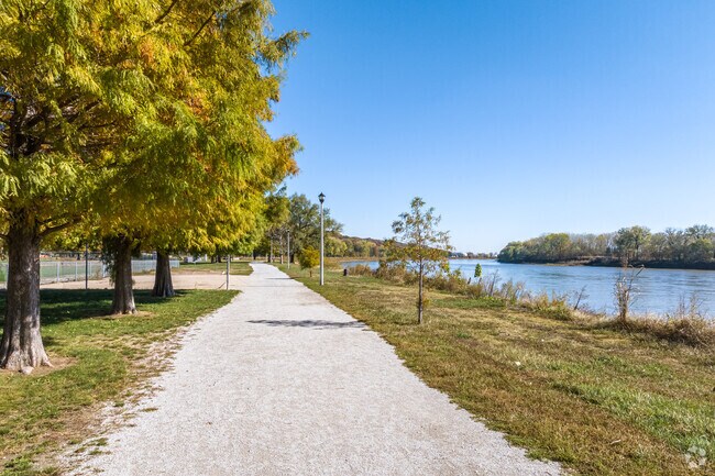 English Landing Park has a bike & walking trail that follows the Missouri River in Parkville.
