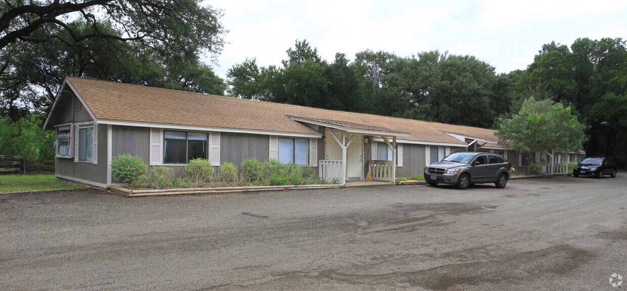Primary Photo - Allegro Lugar Apartments