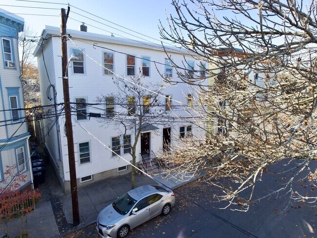 Foto del edificio - 54 Webster Ave
