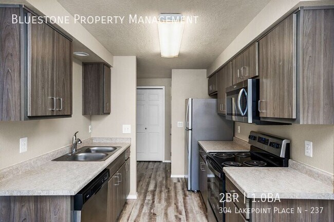 Foto del edificio - 304 Lakepoint Pl N