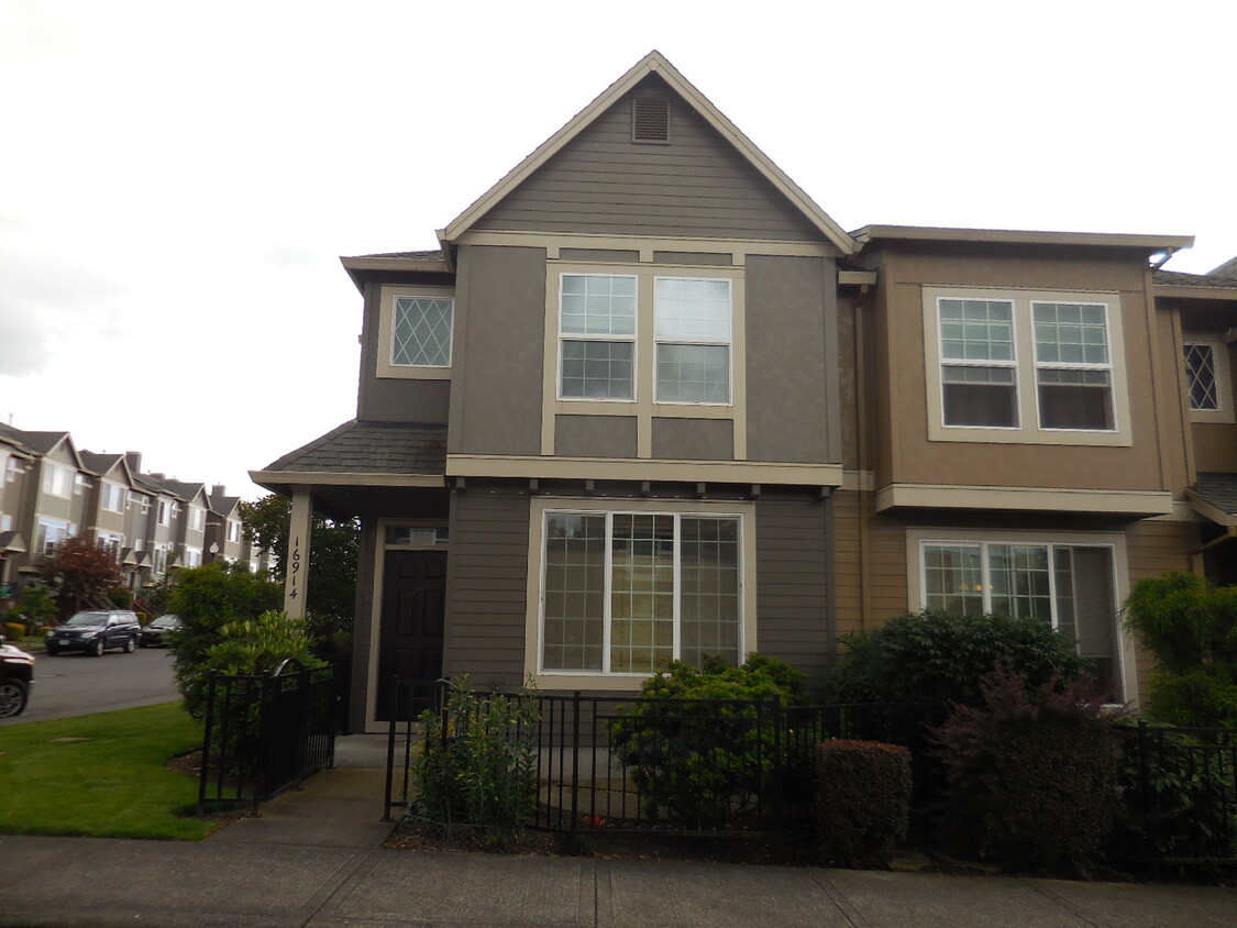 Primary Photo - 16914 NW Shadow Hills Ln