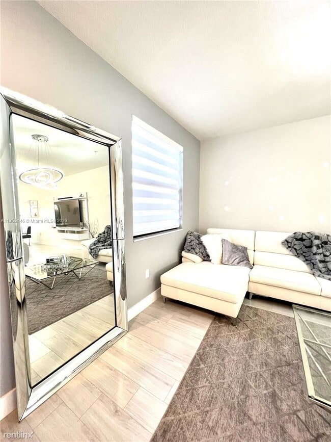 Building Photo - 3 br, 2.5 bath Townhome - 10413 NW 82nd St...