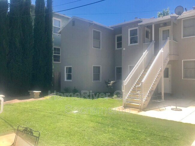 Building Photo - 2213 11th Ave