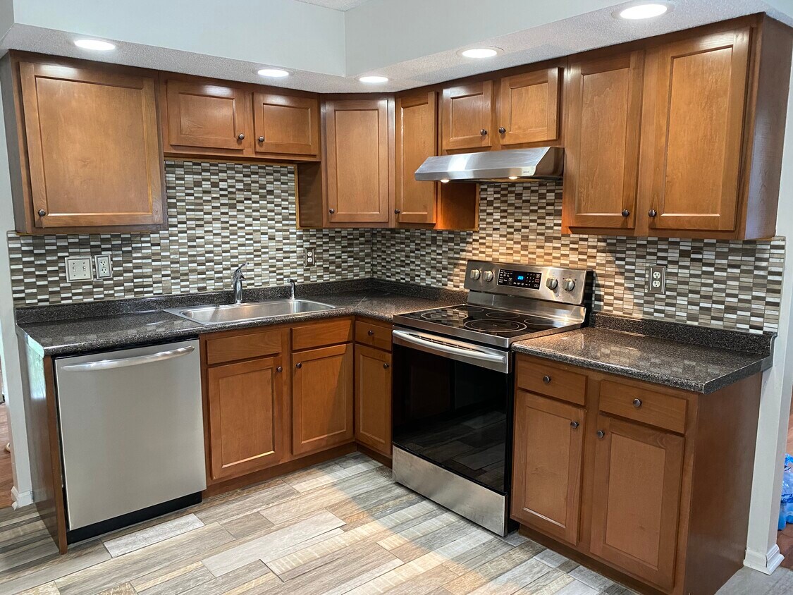 Building Photo - 1903 Preswood Dr