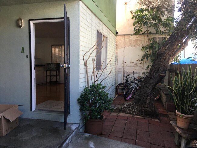 entrance - 52 Market St