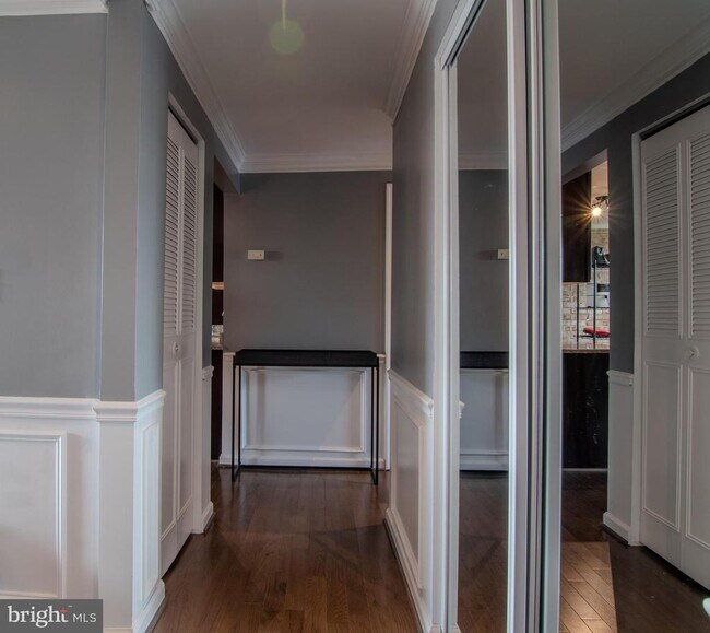 Building Photo - 3337 Huntley Sq Dr