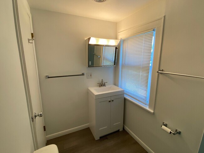 Foto del edificio - 229 Pawling Ave