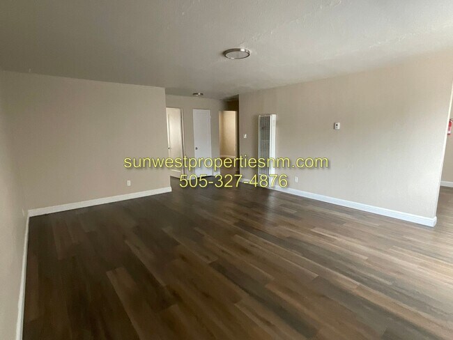 Foto del edificio - 2 Bed 1 Bath, Recently Updated