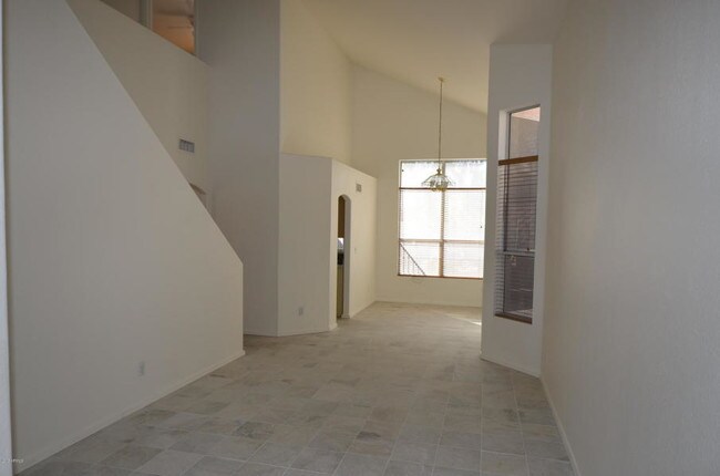 Building Photo - 630 N Diane Ct