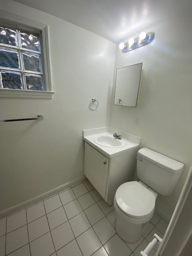 Building Photo - 883 Monroe Dr NE