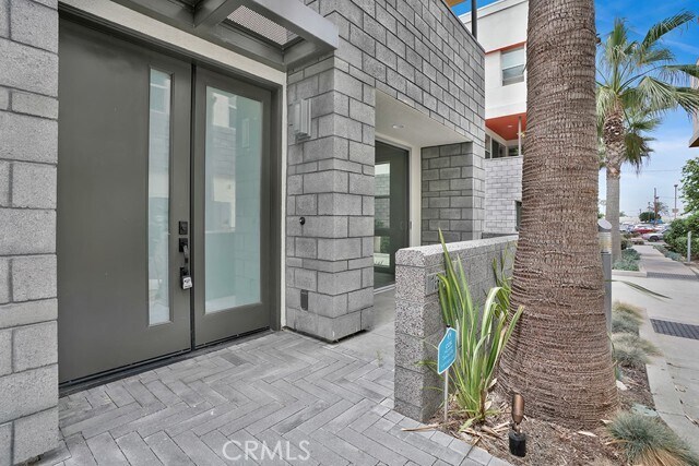 Building Photo - 1688 Shoreline Way