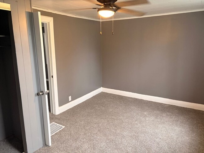 Building Photo - Spacious 2 Bedroom Iowa Home Available Now