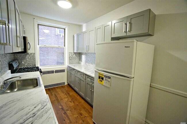 Building Photo - 111-15 75th Ave