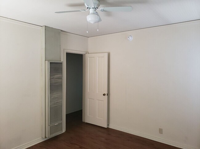 Building Photo - 6848 Camrose Dr