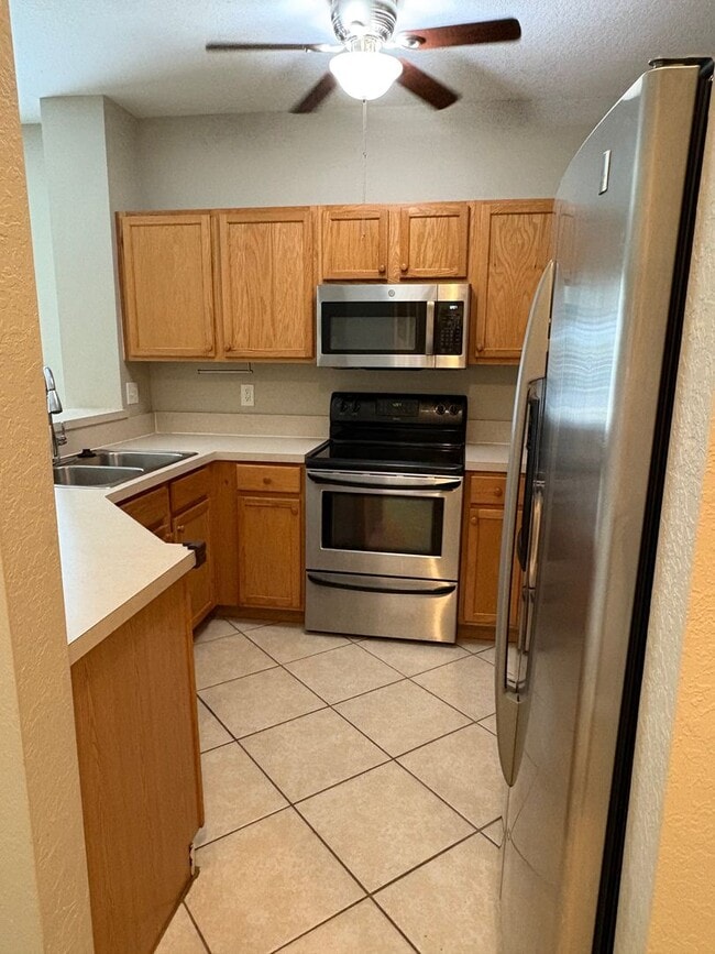 Building Photo - 2/2.5 Townhome in Fort Myers for Rent