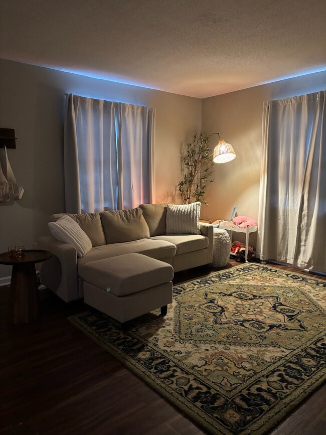 Sala de estar - 2624 Taft Hwy