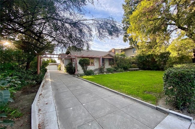 Building Photo - 901 N Indian Hill Blvd