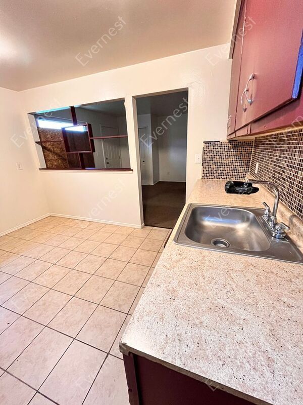 Foto del edificio - 7820 Montrose St