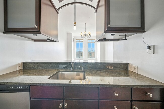 Building Photo - 567 Tremont St