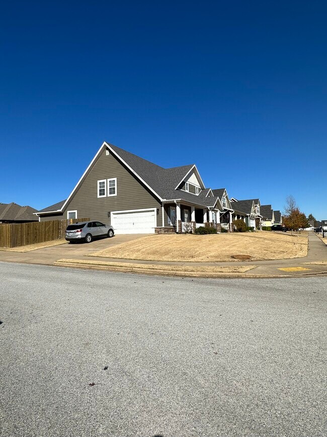 1001 Sloane Sq, Cave Springs, AR 72718 House Rental in Cave Springs