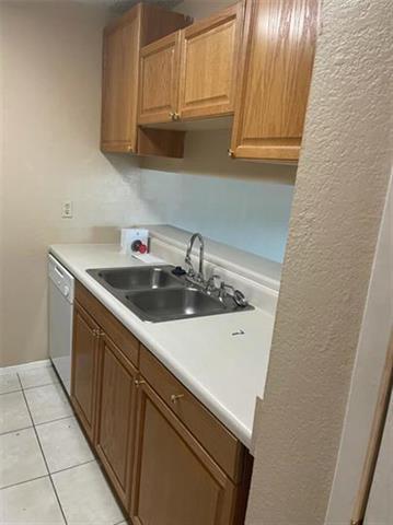 Foto del edificio - 2200 E Trinity Mls Rd