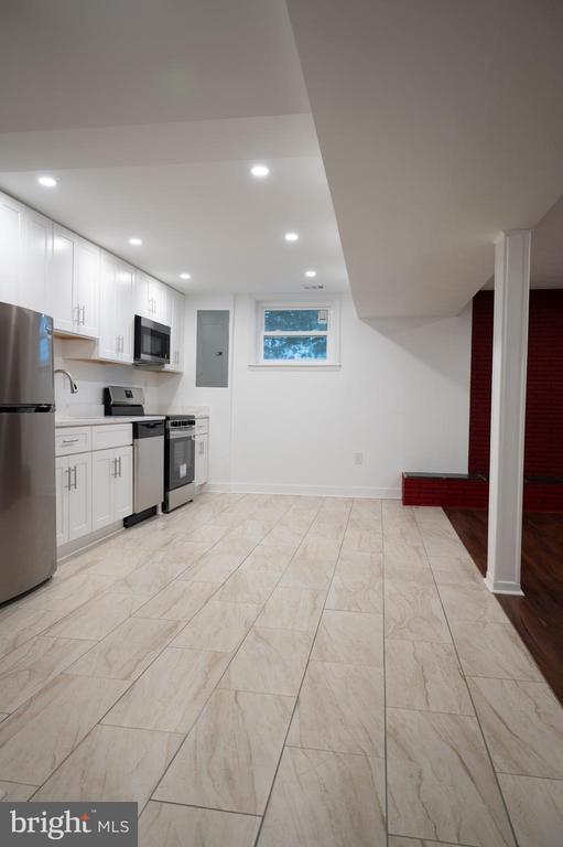 Foto del edificio - 13021 Tamarack Rd