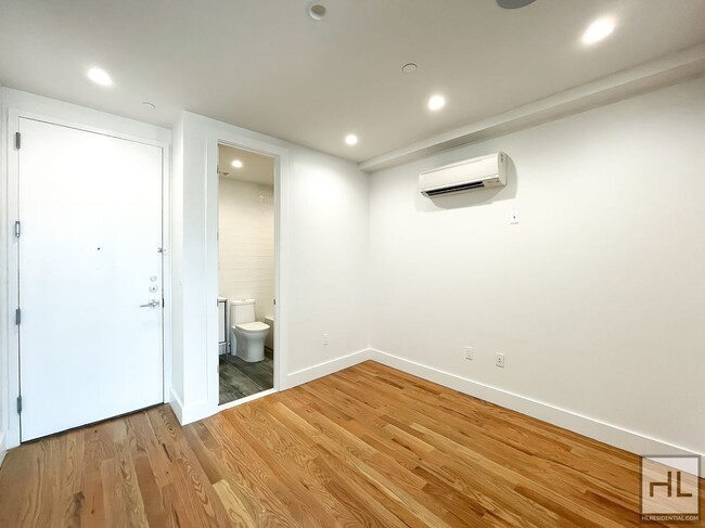 Foto del edificio - Great Williamsburg Location / Modern 3-Bed...