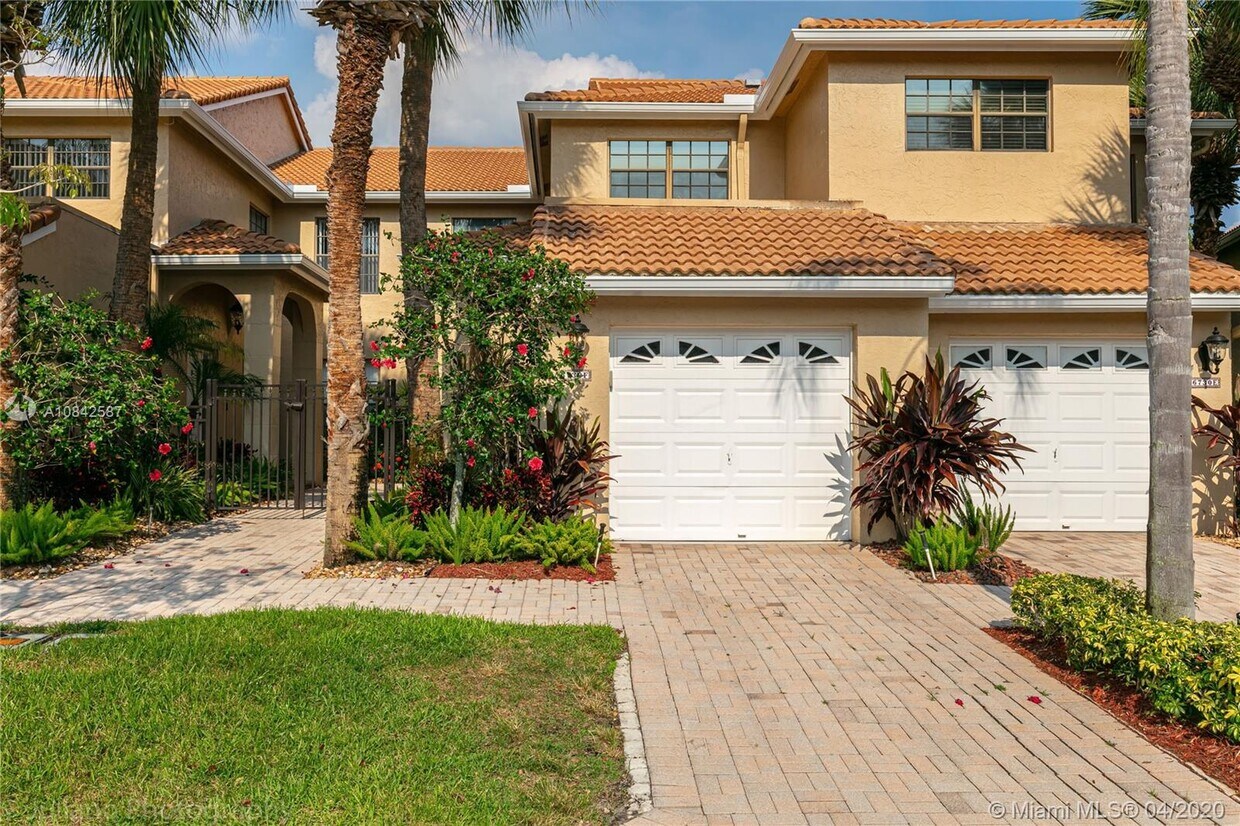 Foto principal - 6730 Montego Bay Blvd