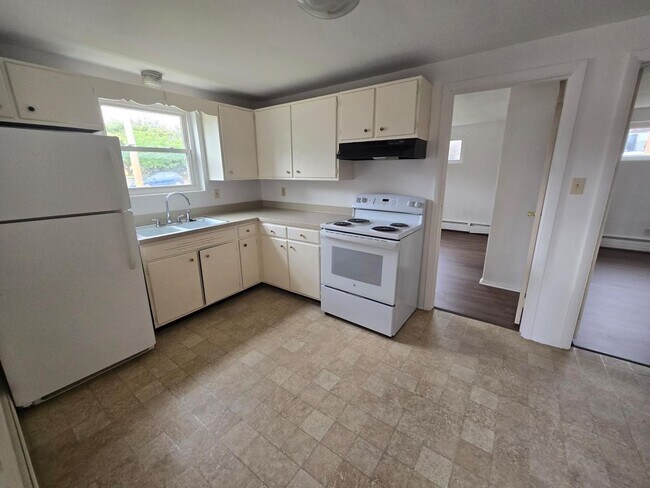 Foto del edificio - 1st Floor 2-Bedroom, 1-Bathroom Apartment ...