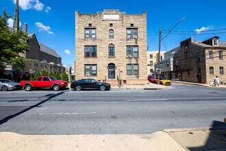 Building Photo - 439 Walnut St