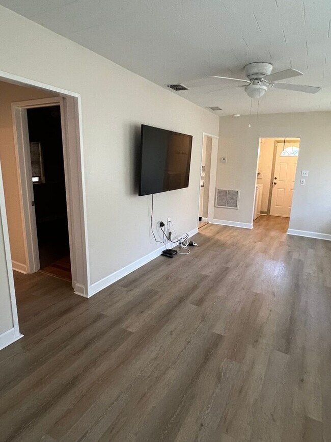 Foto del edificio - 2540 Elyria Ave