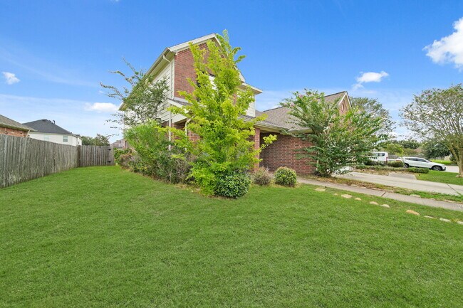 Foto del edificio - Spacious 4-Bedroom Home in Winfield Lakes