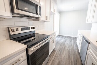 Interior Photo - 1635 North Martel Avenue