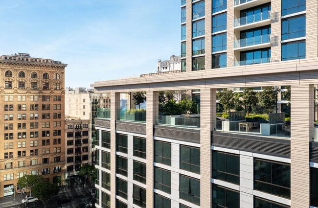 Building Photo - 400 S Broadway