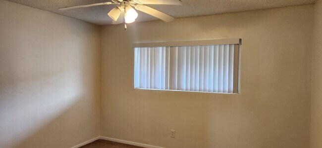 Foto del edificio - 2 bedroom, 1 bath, upper level unit
