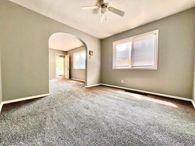 Building Photo - Charming 2-Bedroom Rental in River Park, S...